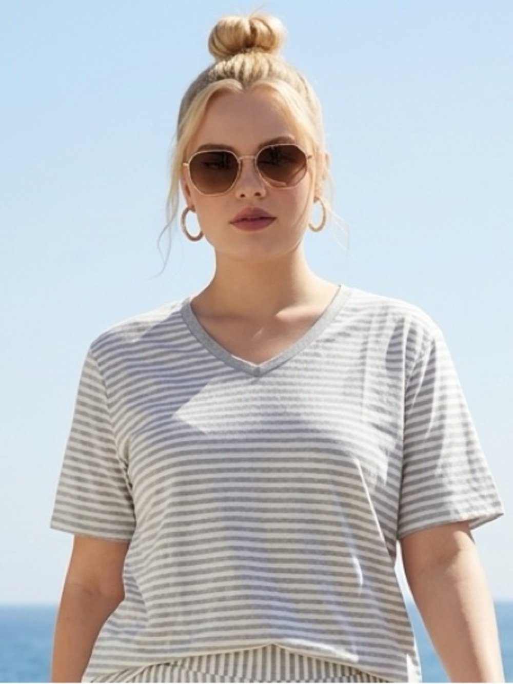NWOT Women’s Classic Short Sleeve V Neck Gray-White Stripe Short Top- Size Large